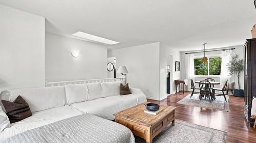 1796 Babine Avenue, Kamloops, BC - Indoor Photo Showing Living Room