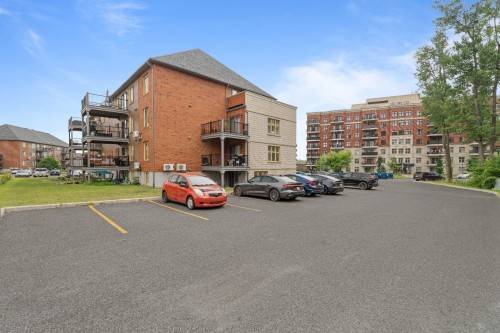 Parking - 1-9150 Rue Lennon, Brossard, QC - Outdoor