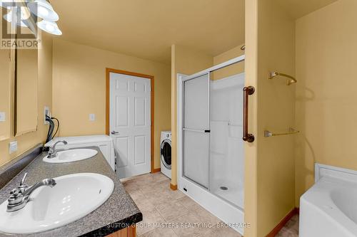 1140 St. Georges Lake Road, Frontenac (Frontenac Centre), ON - Indoor Photo Showing Bathroom