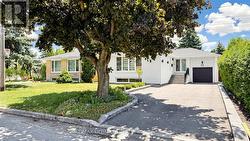 73 BOWERBANK DRIVE  Toronto, ON M2M 1Z9