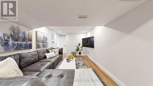 73 Bowerbank Drive, Toronto, ON - Indoor Photo Showing Living Room