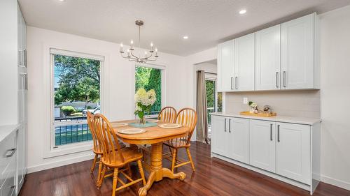 1175 Neptune Road, Kelowna, BC - Indoor Photo Showing Dining Room