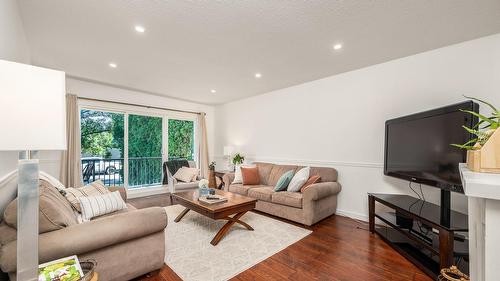 1175 Neptune Road, Kelowna, BC - Indoor Photo Showing Living Room