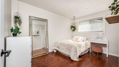 1175 Neptune Road, Kelowna, BC - Indoor Photo Showing Bedroom