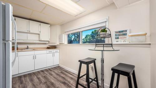 1175 Neptune Road, Kelowna, BC - Indoor