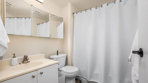 1175 Neptune Road, Kelowna, BC - Indoor Photo Showing Bathroom