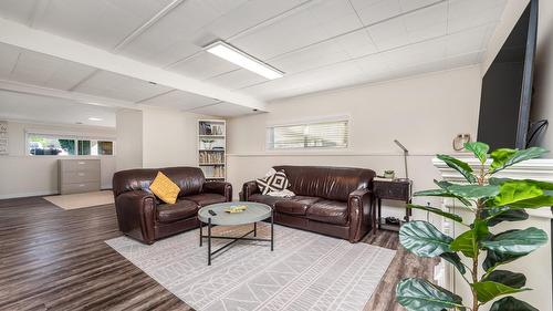 1175 Neptune Road, Kelowna, BC - Indoor