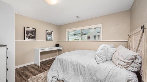 1175 Neptune Road, Kelowna, BC - Indoor Photo Showing Bedroom