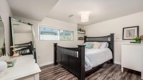 1175 Neptune Road, Kelowna, BC - Indoor Photo Showing Bedroom