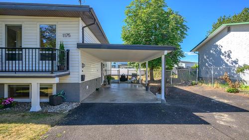 1175 Neptune Road, Kelowna, BC - Outdoor