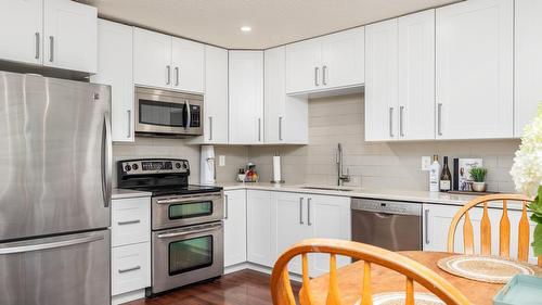 1175 Neptune Road, Kelowna, BC - Indoor Photo Showing Kitchen