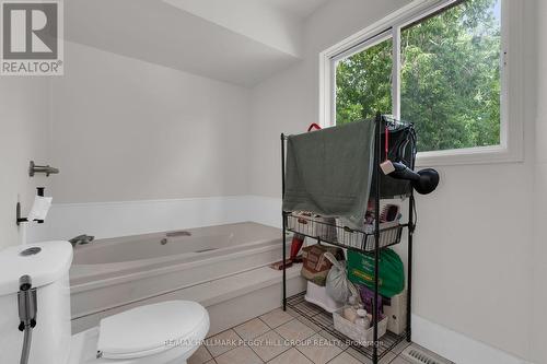 468 Grove Street E, Barrie, ON - Indoor Photo Showing Bathroom