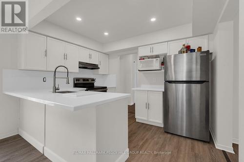 468 Grove Street E, Barrie, ON - Indoor Photo Showing Kitchen
