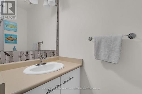 468 Grove Street E, Barrie, ON - Indoor Photo Showing Bathroom