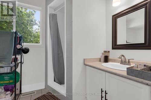 468 Grove Street E, Barrie, ON - Indoor Photo Showing Bathroom