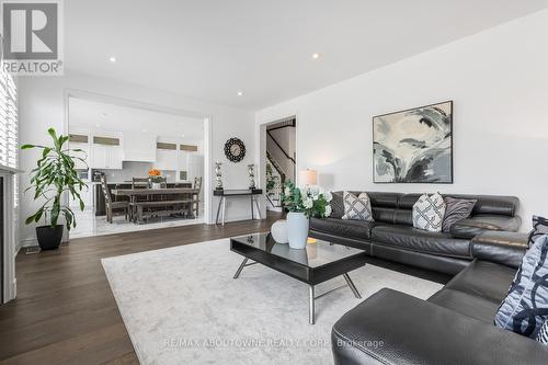 3308 Liptay Avenue, Oakville, ON - Indoor Photo Showing Living Room