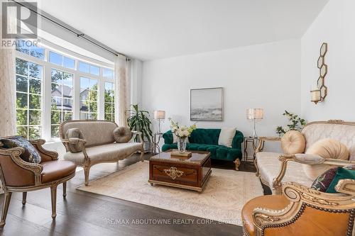 3308 Liptay Avenue, Oakville, ON - Indoor Photo Showing Living Room