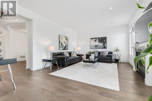 3308 Liptay Avenue, Oakville, ON - Indoor Photo Showing Living Room