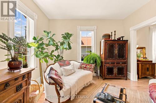 A & B - 33 Napoleon Street, Carleton Place, ON - Indoor