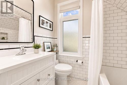 A & B - 33 Napoleon Street, Carleton Place, ON - Indoor Photo Showing Bathroom