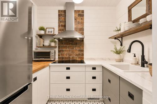 A & B - 33 Napoleon Street, Carleton Place, ON - Indoor Photo Showing Kitchen