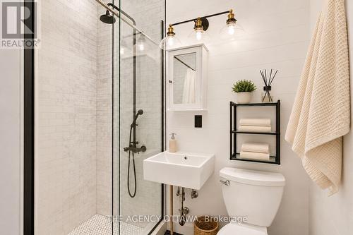 A & B - 33 Napoleon Street, Carleton Place, ON - Indoor Photo Showing Bathroom