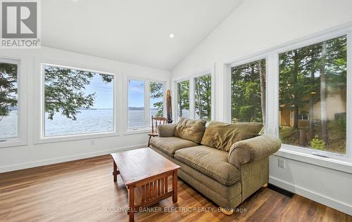 254 Fire Route 89C, Havelock-Belmont-Methuen, ON - Indoor Photo Showing Living Room