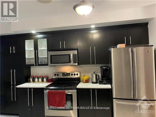 829 Percifor Way, Ottawa, ON - Indoor Photo Showing Kitchen With Stainless Steel Kitchen