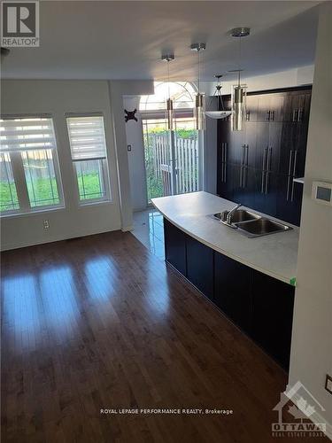 829 Percifor Way, Ottawa, ON - Indoor Photo Showing Kitchen With Double Sink