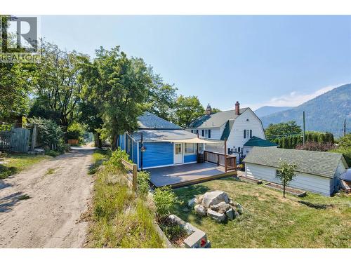1011 Hall Street, Nelson, BC - Outdoor