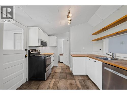 1011 Hall Street, Nelson, BC - Indoor Photo Showing Kitchen With Double Sink