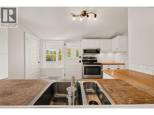 1011 Hall Street, Nelson, BC - Indoor Photo Showing Kitchen