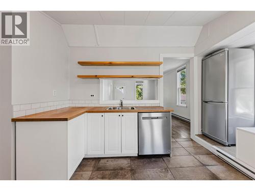 1011 Hall Street, Nelson, BC - Indoor Photo Showing Kitchen
