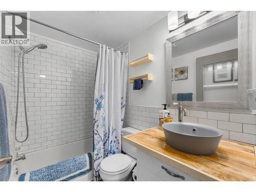 Main 4 piece bath. - 610 Katherine Road Unit# 12, Kelowna, BC 