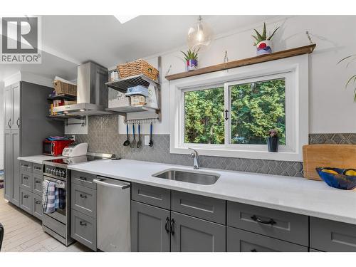 Attractive modern kitchen, updated in 2017. - 610 Katherine Road Unit# 12, Kelowna, BC 