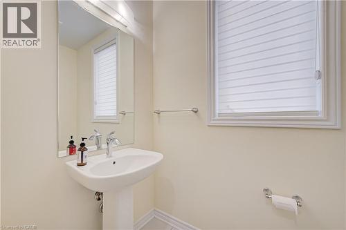 407 Dolman Street, Breslau, ON - Indoor Photo Showing Bathroom