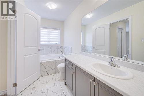 407 Dolman Street, Breslau, ON - Indoor Photo Showing Bathroom
