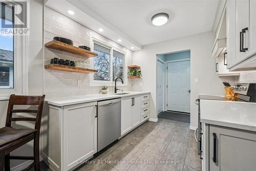 653 Perry Street, Centre Wellington (Fergus), ON - Indoor Photo Showing Kitchen
