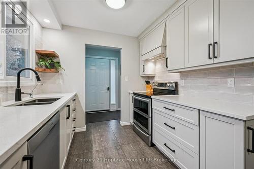 653 Perry Street, Centre Wellington (Fergus), ON - Indoor Photo Showing Kitchen With Double Sink With Upgraded Kitchen