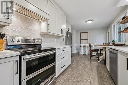 653 Perry Street, Centre Wellington (Fergus), ON - Indoor Photo Showing Kitchen With Upgraded Kitchen