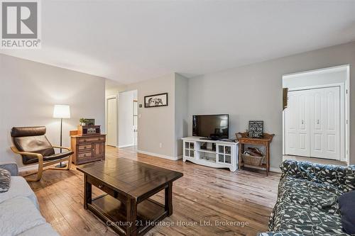653 Perry Street, Centre Wellington (Fergus), ON - Indoor Photo Showing Living Room