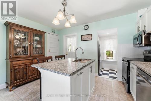 169 Ontario Street, Central Huron (Clinton), ON - Indoor Photo Showing Kitchen With Double Sink With Upgraded Kitchen