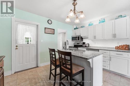 169 Ontario Street, Central Huron (Clinton), ON - Indoor Photo Showing Kitchen With Upgraded Kitchen