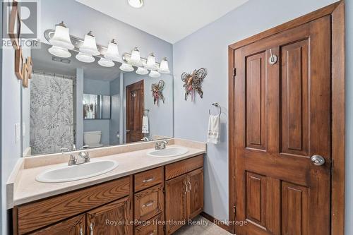 169 Ontario Street, Central Huron (Clinton), ON - Indoor Photo Showing Bathroom
