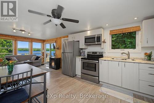 31 Loon Echo Trail, Seguin, ON - Indoor Photo Showing Kitchen With Double Sink