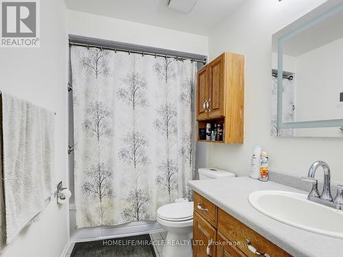 128 Macatee Place S, Cambridge, ON - Indoor Photo Showing Bathroom