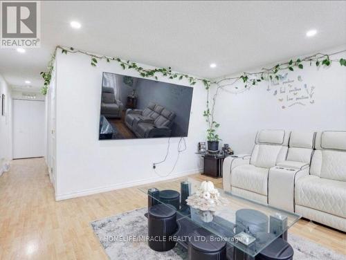 128 Macatee Place S, Cambridge, ON - Indoor Photo Showing Living Room