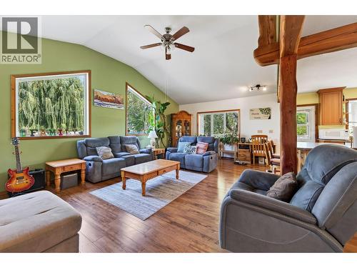 6750 Heffley Road, Kamloops, BC - Indoor Photo Showing Living Room