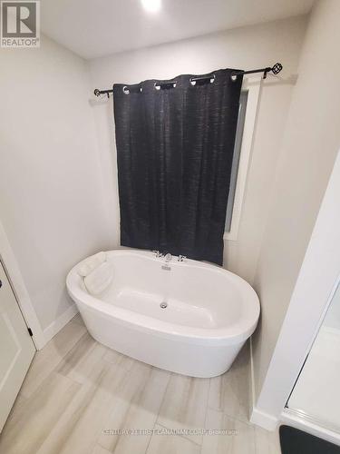44 Kelly Drive, Zorra (Thamesford), ON - Indoor Photo Showing Bathroom