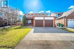23 NEWBURY CRESCENT  Brampton, ON L6S 5M3